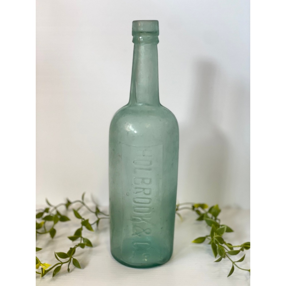 Holbrook & Co vintage glass bottle Collectable‎ embossed blue green bottle